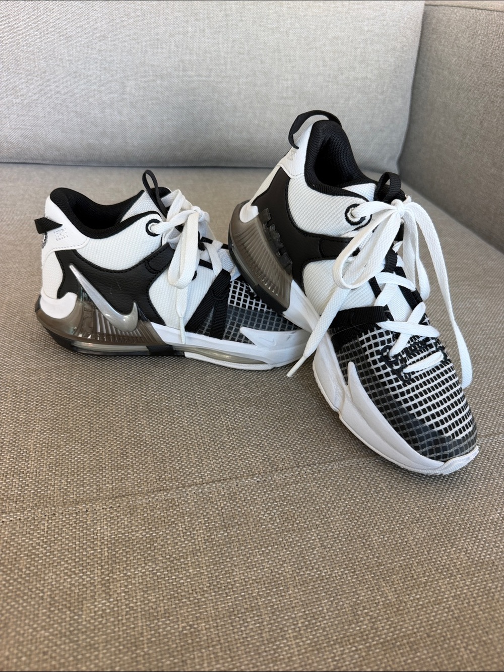 Nike LeBron Witness VII